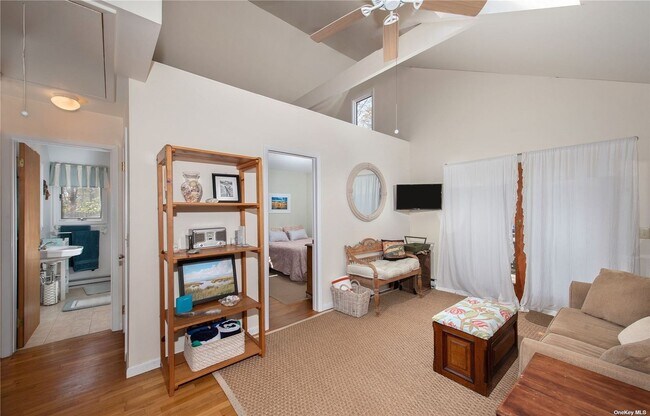 126 Lynn Ave Unit 4