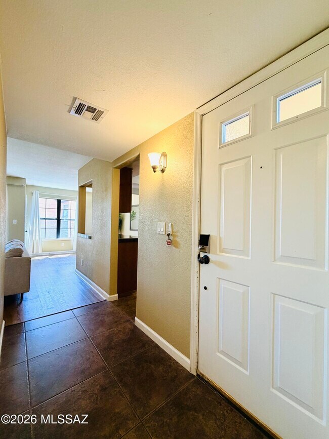 6651 N Campbell Ave Unit 240