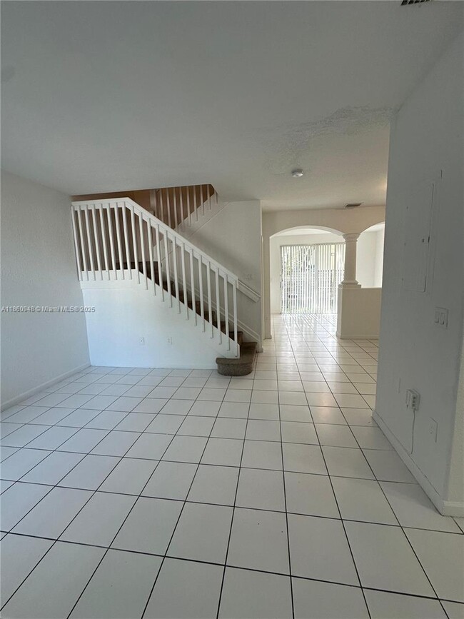 Building Photo - 2438 SE 14th Ave Rental