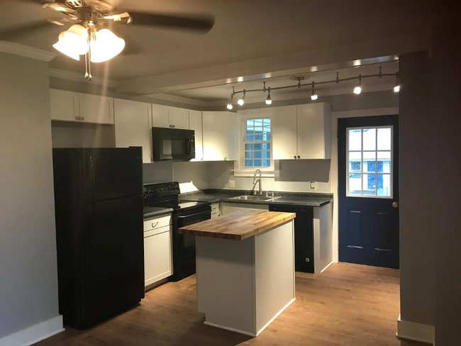 Photo - 28 McCosh St