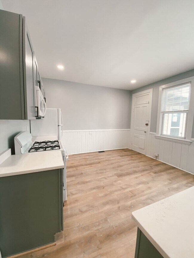 Photo - NEWLY RENOVATED 2 BEDROOM IN THE HEART OF MOUNT OLIVER!