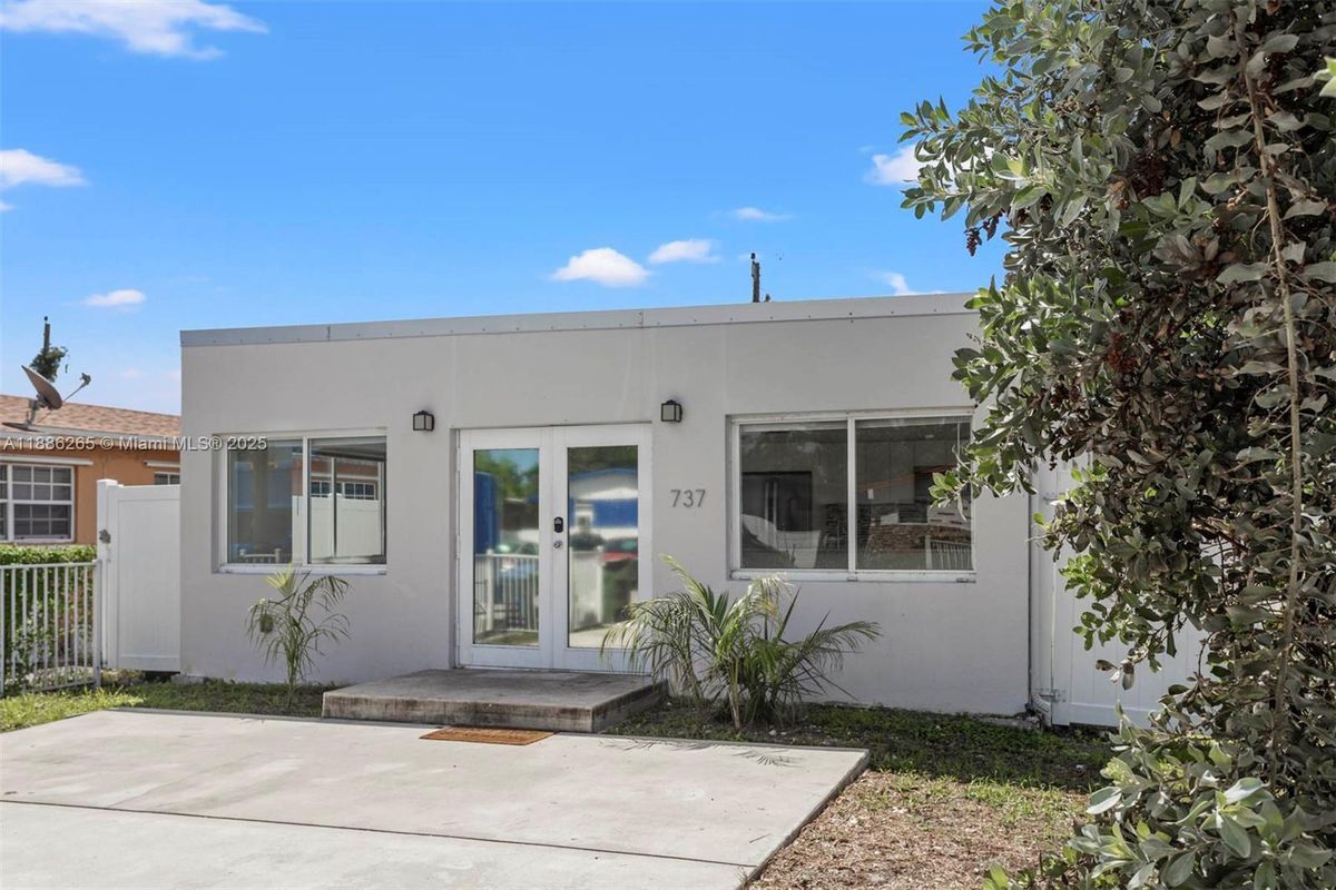 Photo - 737 NW 4th St