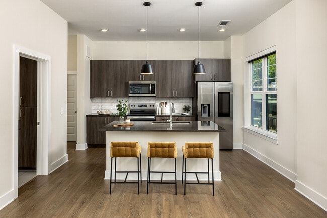 Building Photo - AMLI Brookhaven Rental