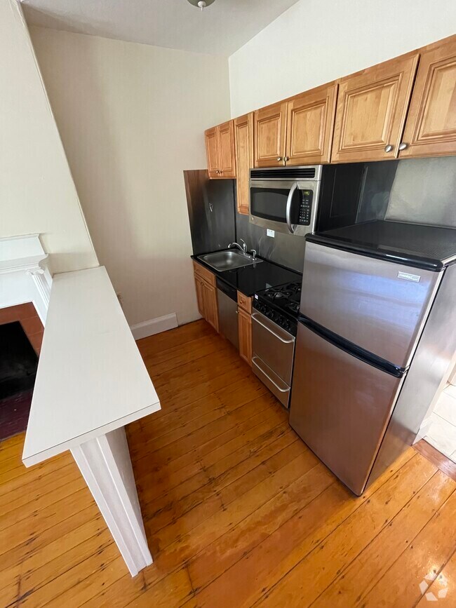 Building Photo - 1067 Beacon St Unit 6 Rental