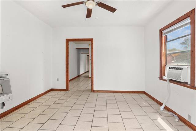 Photo - 623 Alvar St