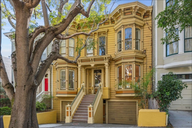 Italianate Victorian historic building - 49 Liberty St Unit #2