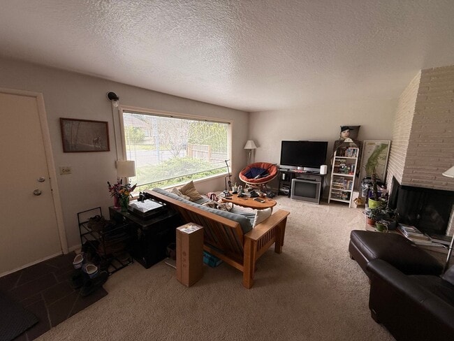 Photo - Spacious 5+bd/2.75 bath home on WWU bus route