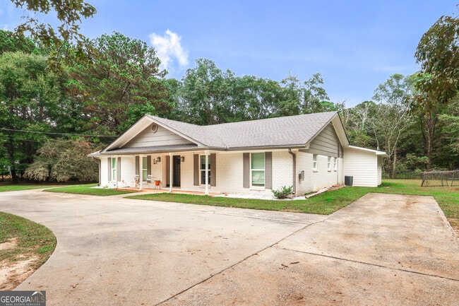 Photo - 657 Senoia Rd