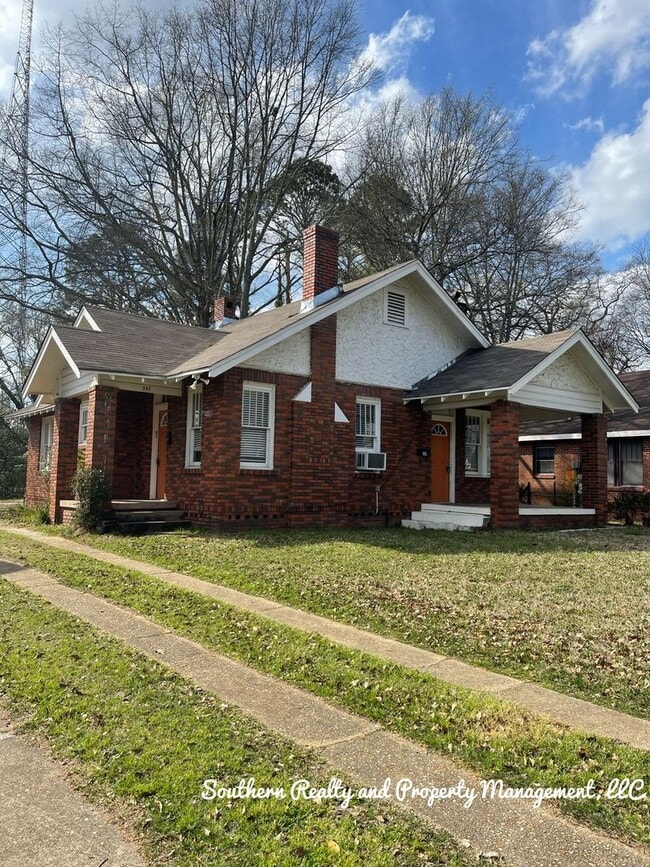 Building Photo - Newly Renovated Duplex Unit 334 S. Capitol Parkway