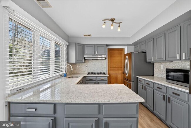 Photo - 1405 Pennington Ln