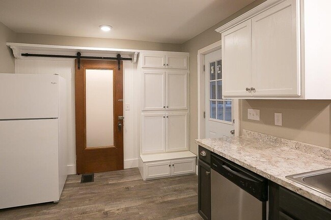 Photo - 122 Sayre St Unit A