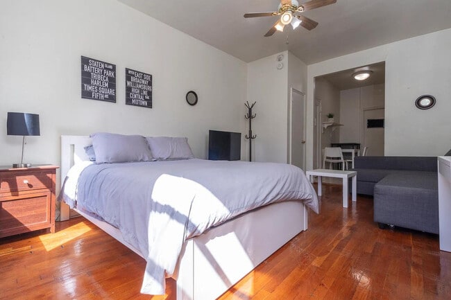 Photo - 300 E 82nd St Unidad ID1032021P