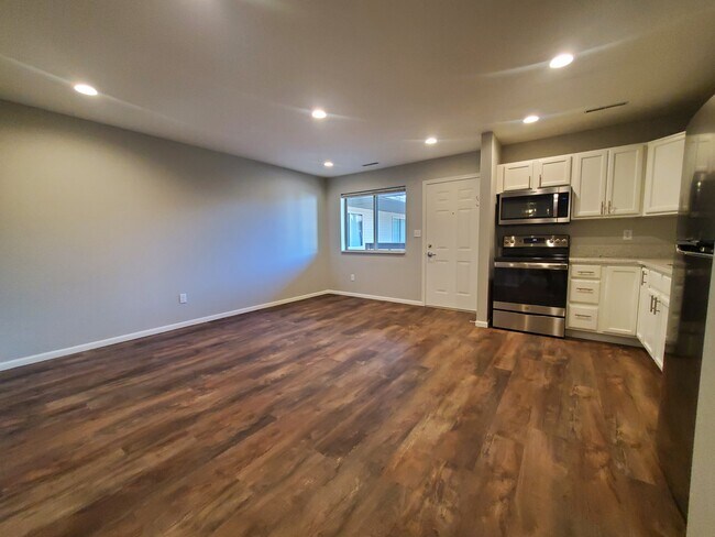 Photo - 2322 College St Unit 10