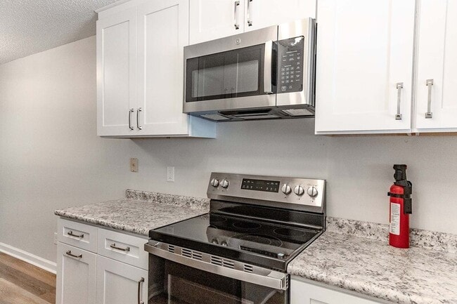 Photo - 1103 Greentree Ct