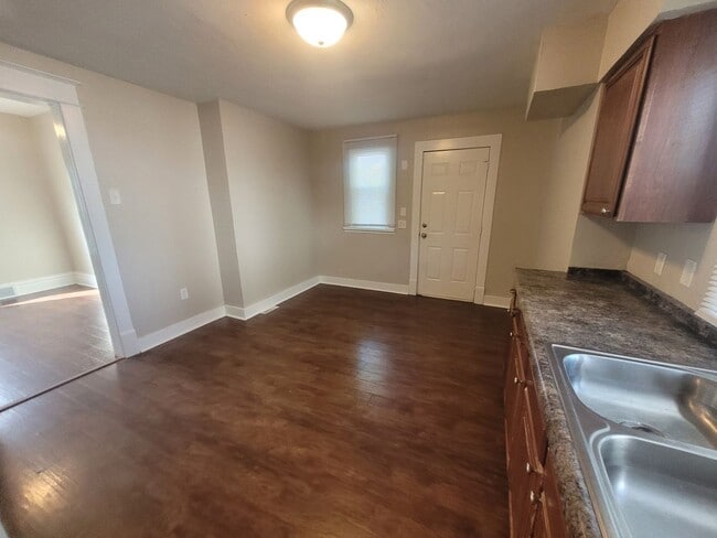 Photo - 6 Bedroom Home with large yard, washer/dry...