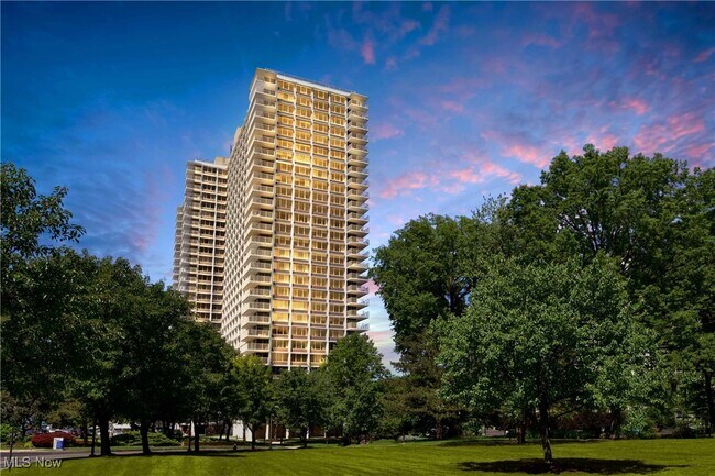 Building Photo - 12700 Lake Ave Unit 608 Rental