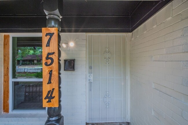 Building Photo - 7516 Olusta Dr Unit 7514