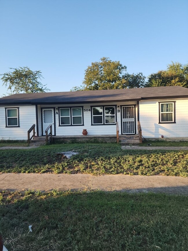 Building Photo - 504 Hwy Ave Unit B