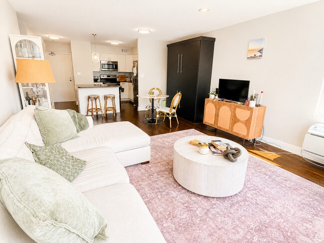 Photo - 30 E Elm St Unit 21C