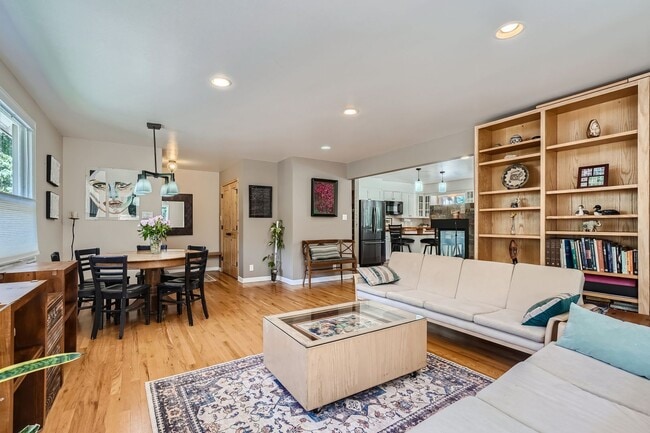 Building Photo - Beautiful 2 BDR Gate to the Foothills - Walkable to Chautauqua