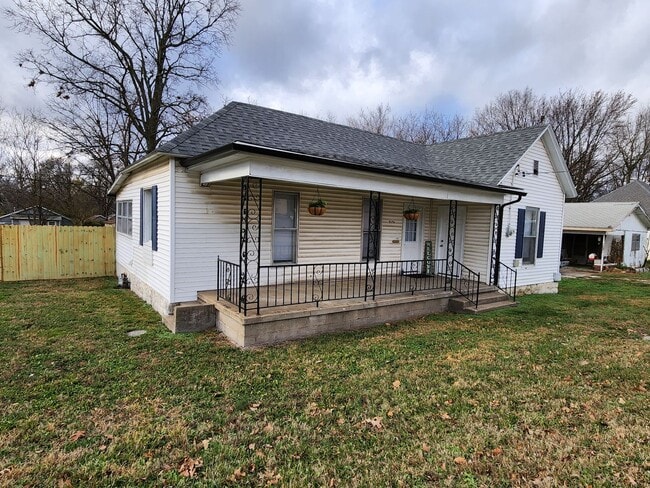 Photo - Spacious 3-Bedroom, 1-Bathroom Home AVAILABLE NOW!!