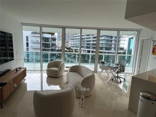 Photo - 1000 S Pointe Dr Unit 507