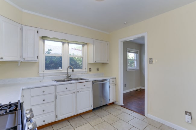 Photo - 1516 Denton Dr