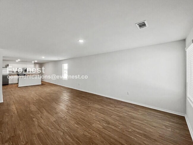 Photo - 480 Moonlight Cove