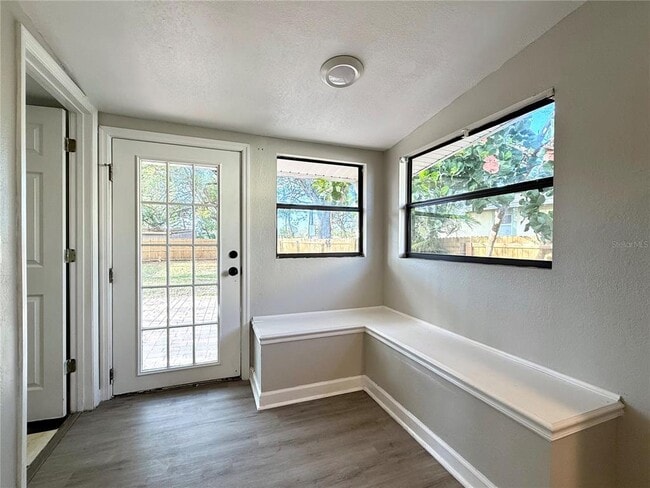 Photo - 5530 Crissman Dr N