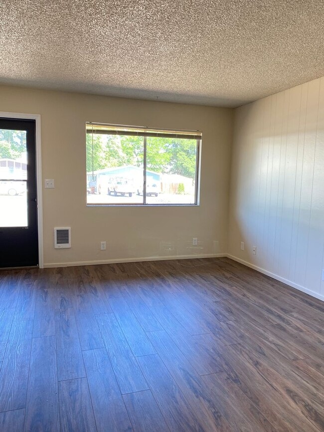 Photo - Cozy 2 Bedroom, 1 Bathroom Apartment in The Dalles