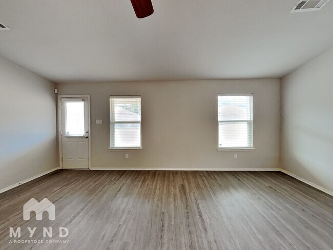 Photo - 90 Cedar Creek Cove