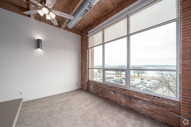 1BR, 1BA - 767SF - Living Room/ Dining Room