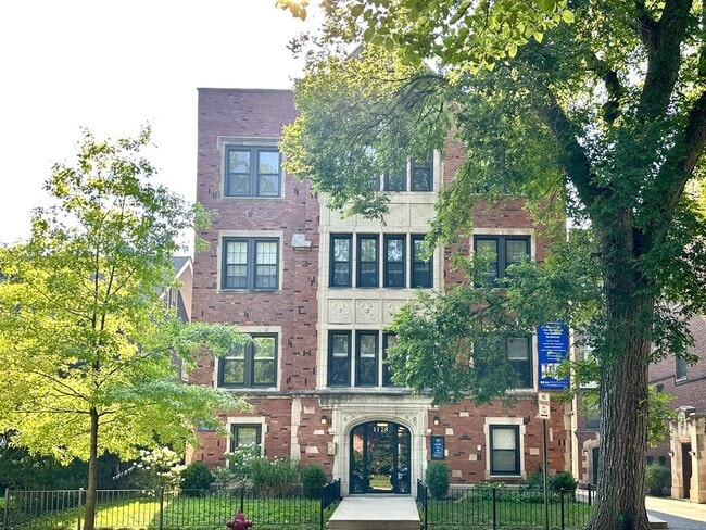 Building Photo - 1122 Maple Ave Unit J01W
