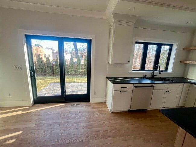 Photo - 10 Webber Ave