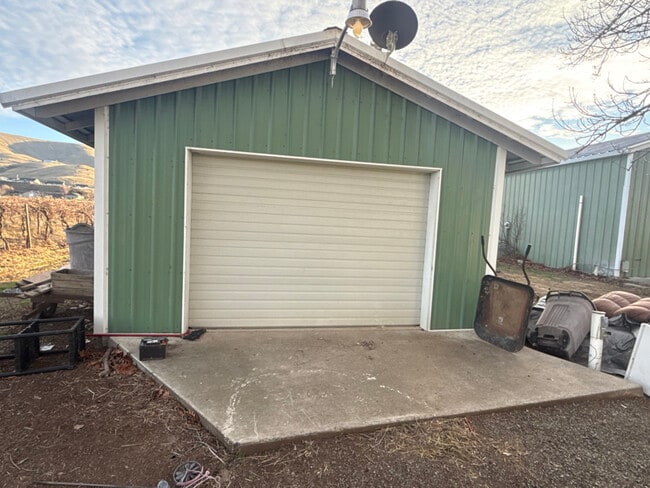 Photo - 435 Byron Rd