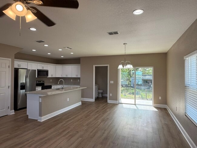 Photo - 4189 Radford Rd