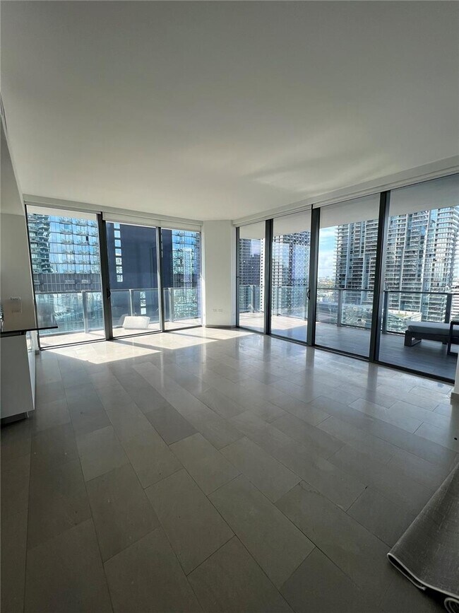 Building Photo - 68 SE 6th St Unit 2302 Rental