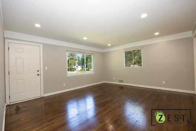 Building Photo - PRE-LEASING NOW!!! 3BDRM Warren Home!