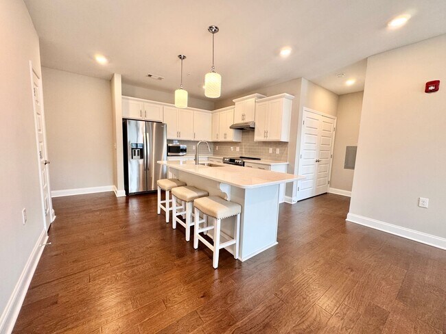 Photo - 2 Bed, 2 Bath Condo w/ Elevator Close to D...