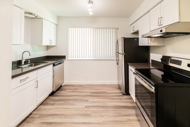Building Photo - The Chloe Rental