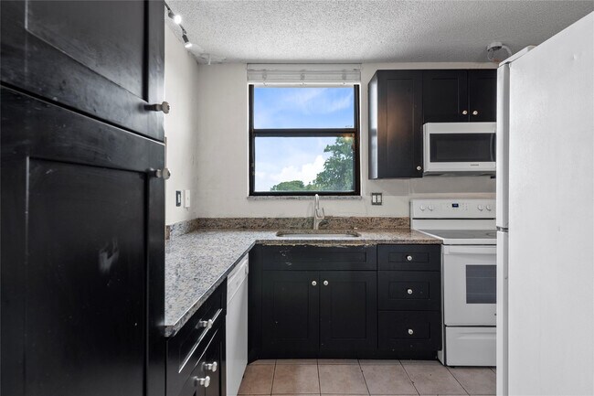 Photo - 8429 Forest Hills Dr Unit 304
