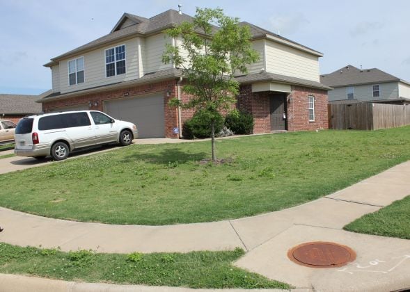 830 Oakwood Ct