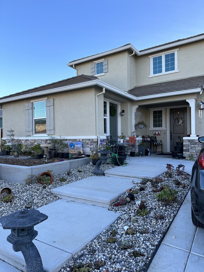 Photo - 731 Hydrangea Dr Townhome