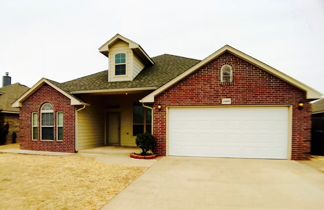 Large 3BD 2BA Home with Bonus Room in Yukon!! - Large 3BD 2BA Home with Bonus Room in Yukon!!