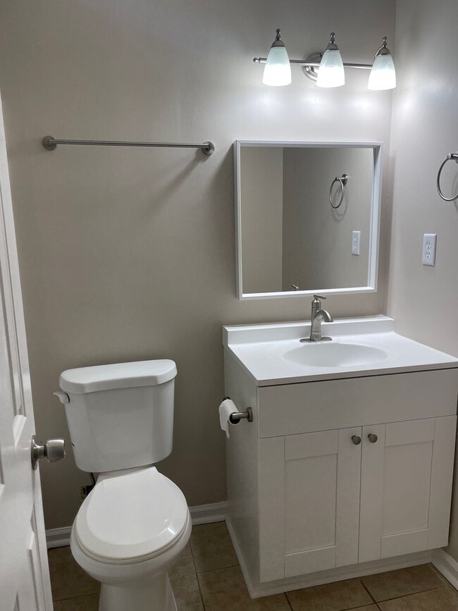 Photo - 3647-3649 Chestnut Dr Unit 3647