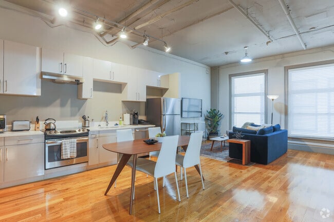 2BR, 2BA - 998 SF