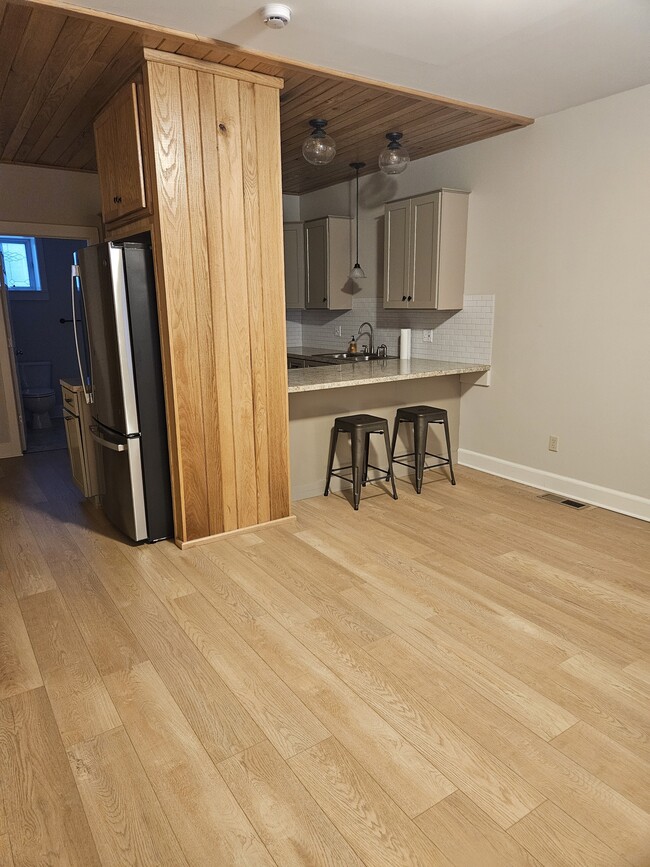 refrigerator - 223 E 10th St Unit 223 E 10th St