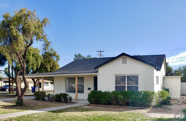 New roof and BRAND NEW AC - 503 W 1st St Rental