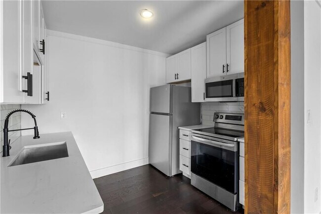 Photo - 610 Madola Rd