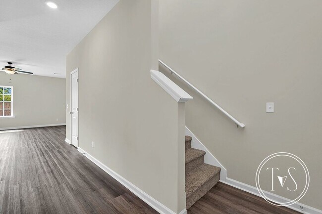 Photo - 200 Alcove Ct